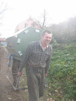 Otočný kompostér Jora 400 se nese na své působiště
